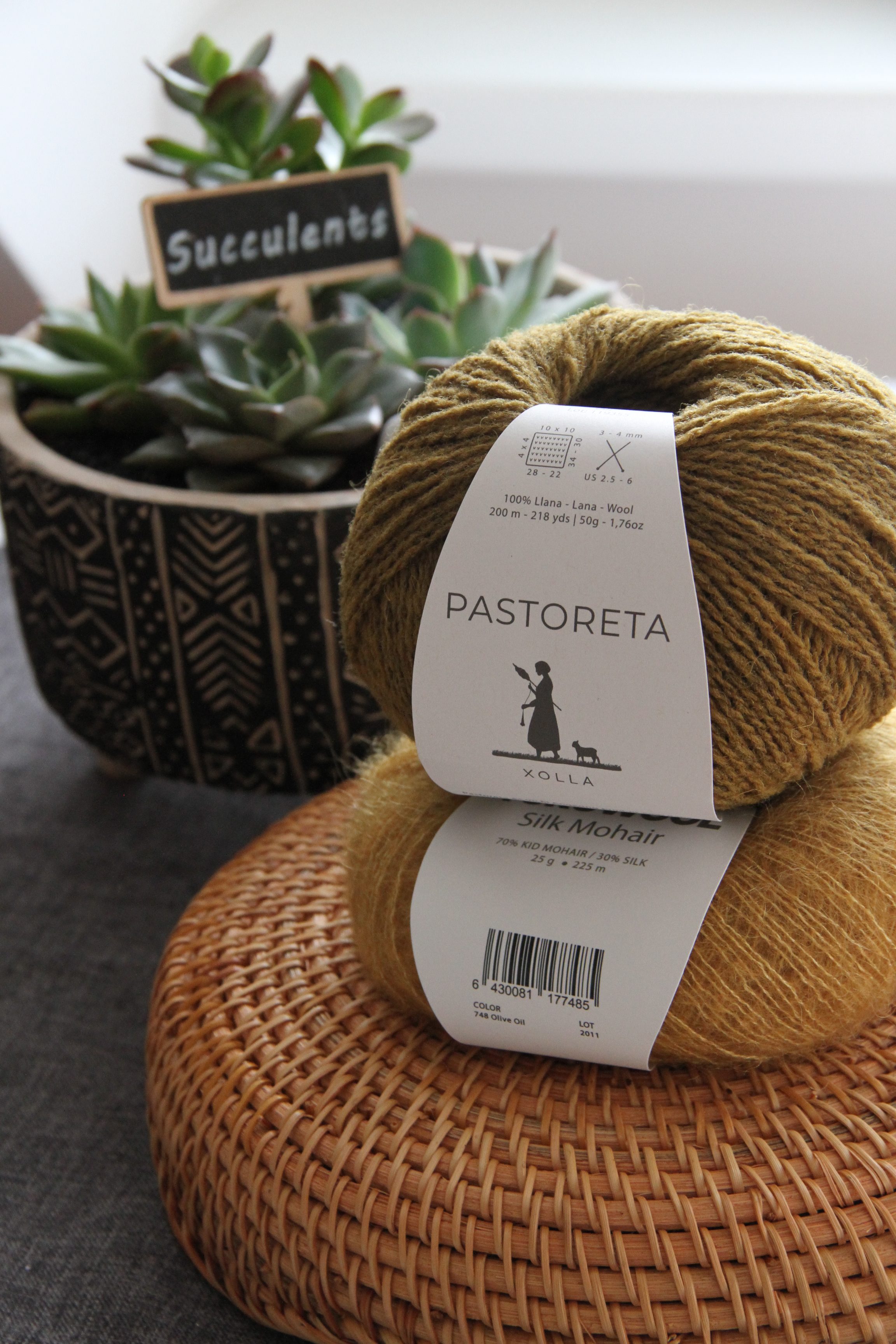 Bild mit Wolle und Pflanze